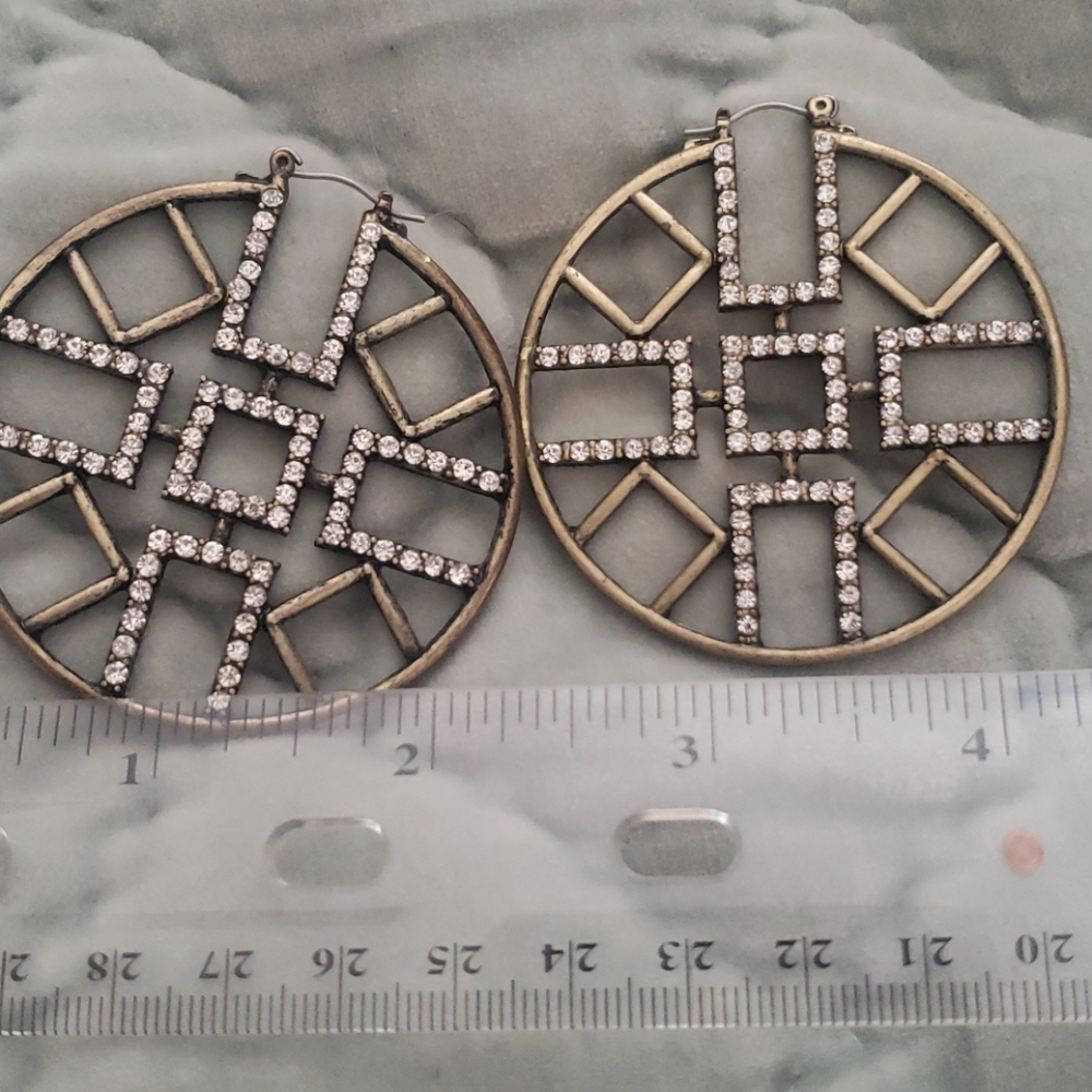 Earring - Picture 2 of 4